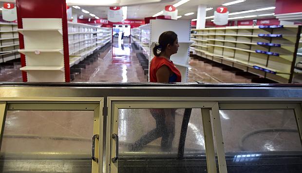 Venezuela: multan 500 tiendas y detienen a 200 por "recuperación económica"