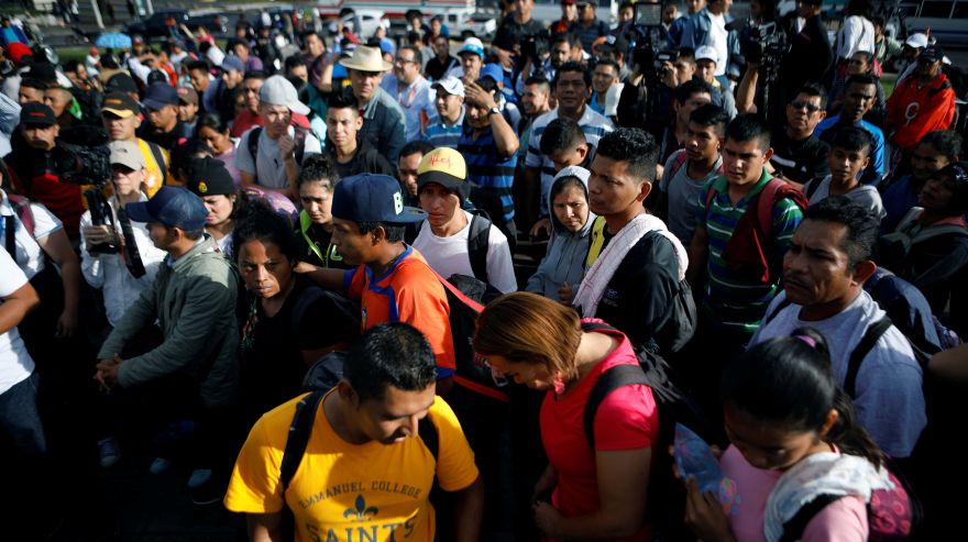 Más de 350 migrantes salvadoreños cruzan frontera de Guatemala rumbo a EE.UU.