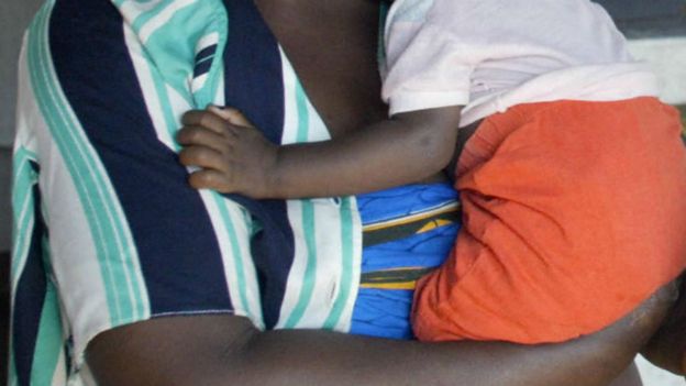 Los niños son vendidos por un valor entre que ronda los US$1.000. (Foto: APF, via BBC Mundo)