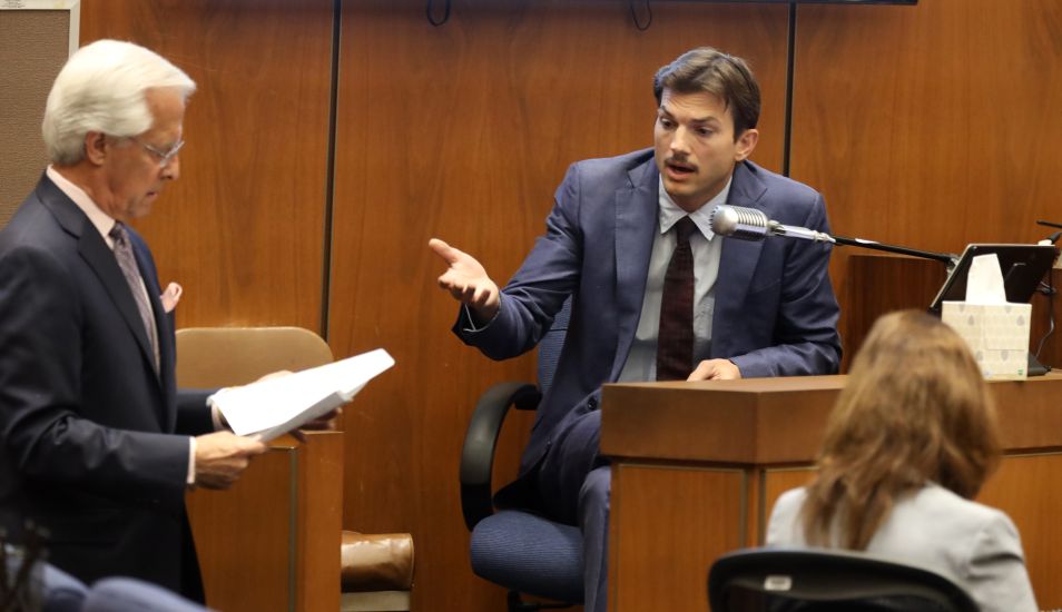 Ashton Kutcher durante la audiencia contra Michael Gargiulo. (Foto: AFP)