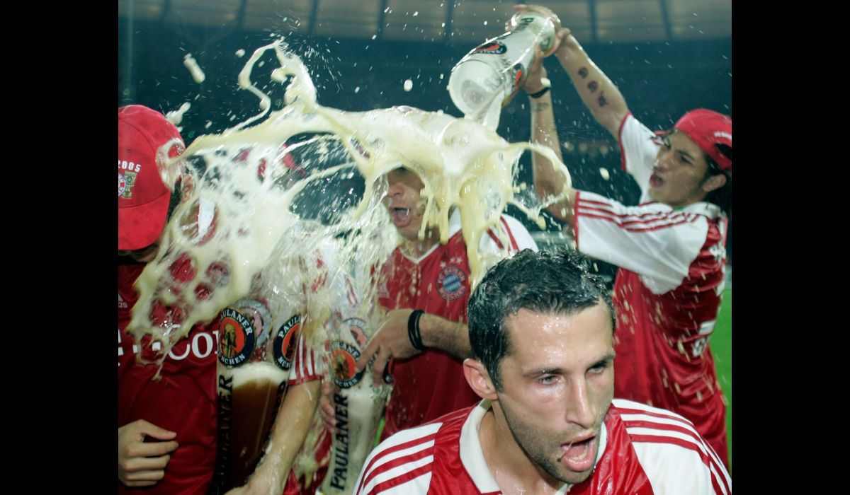 El único título liguero de Paolo Guerrero en Alemania lo consiguió con el Bayern Múnich en el 2006. El único título liguero de Paolo Guerrero en Alemania lo consiguió con el Bayern Múnich en el 2006.