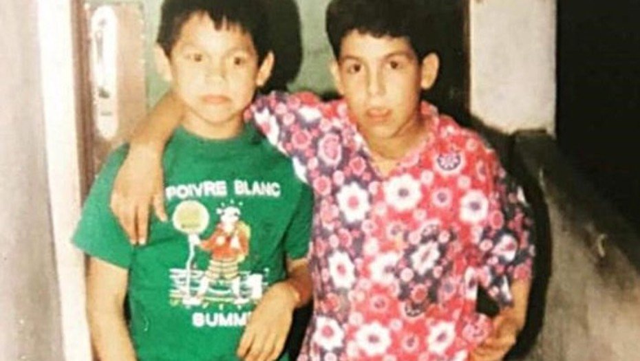 Darío “Cabañas” Coronel compartió su infancia y adolescencia con el crack argentino en Fuerte Apache. Muchos dicen que era mejor que el propio ídolo de Boca, pero tuvo un trágico final. (Foto: Clarín).
