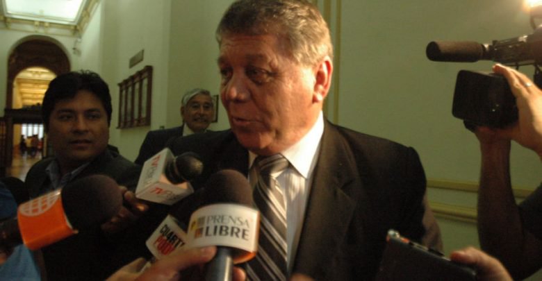 Dictan 18 meses de prisión preventiva contra secretario Luis Gómez Cornejo