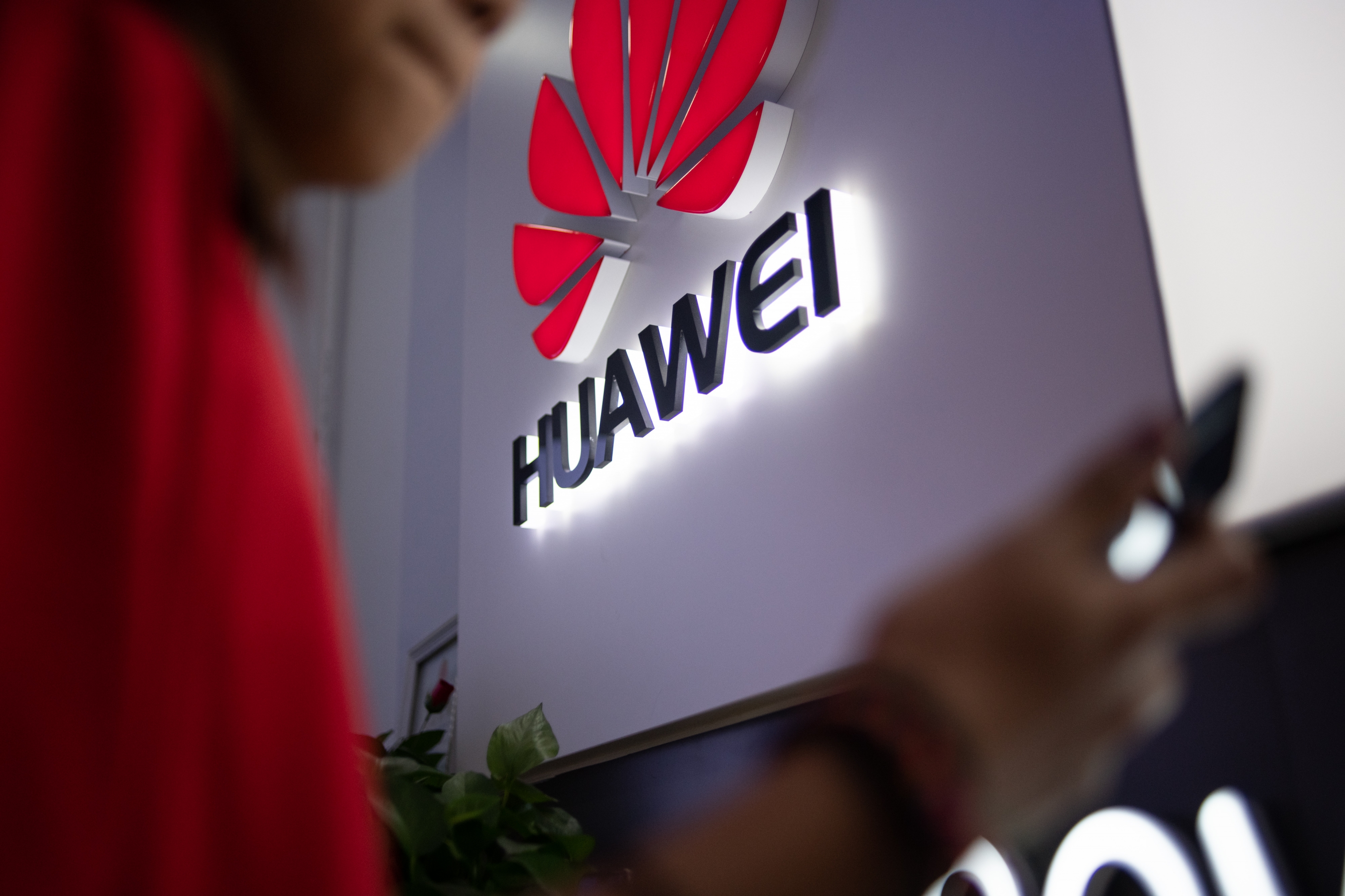 El presidente de Huawei, Liang Hua, reconoció que las decisiones de Estados Unidos crearon algunas "perturbaciones" pero que en conjunto fueron "controlables". (Fuente: AFP)