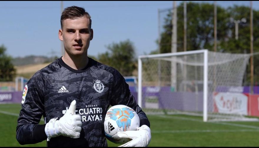 Lunin (21 años, contrato hasta 2024). El arquero que no ha sumado minuto alguno con el primer equipo y ha tenido poca continuidad en Leganés, Valladolid y Oviedo, al que llegó en enero.
