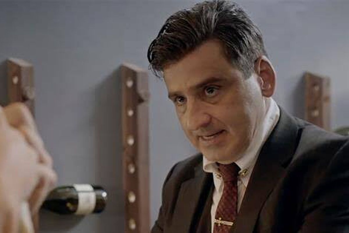 El ‘Cabo’ ahora es Pío José Valdivia. A pesar de la transformación, los Casillas lo descubrieron y ahora van en busca de él (Foto: Telemundo)