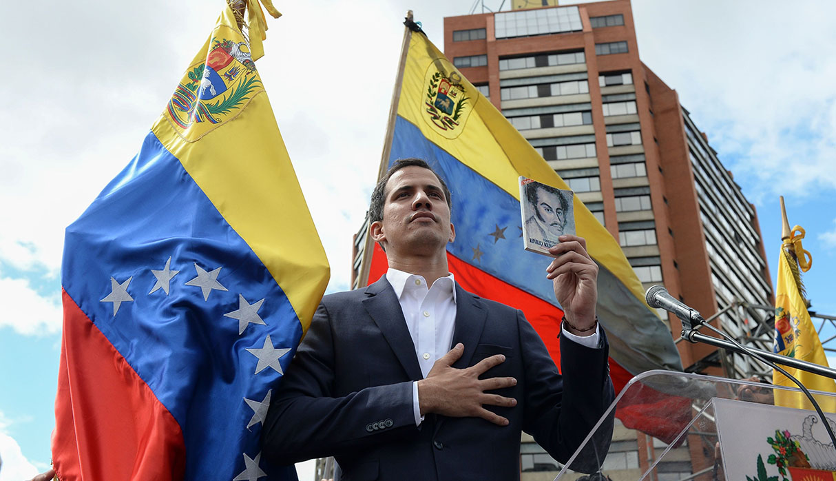 Juan Guaidó denunció el domingo que el gobierno de Nicolás Maduro busca cerrar el Parlamento venezolano. (Foto: AFP)