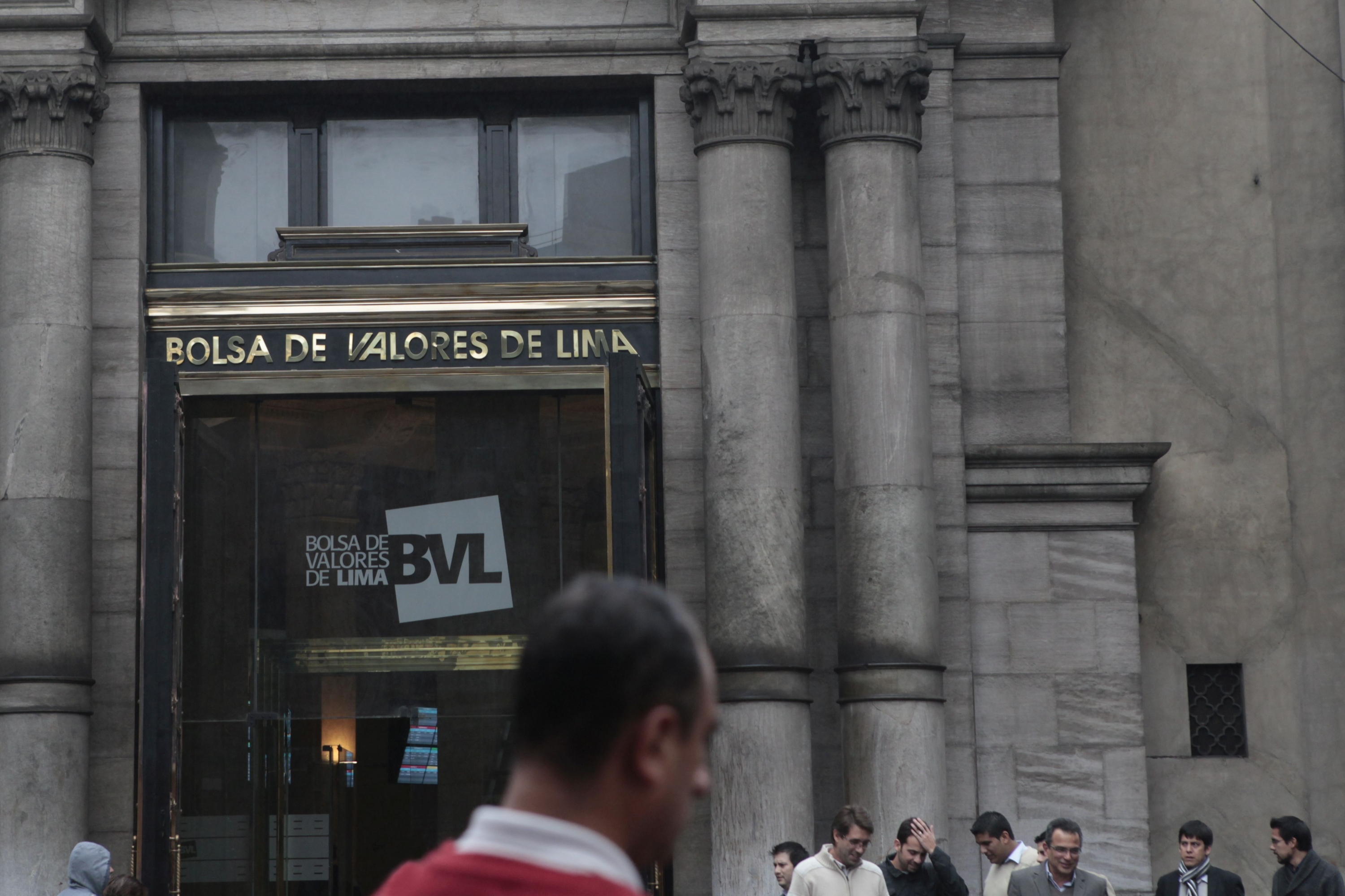BVL cierra jueves a la baja por retroceso de acciones sector financiero