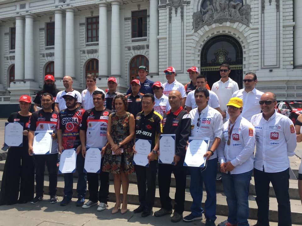 Dakar 2019: Pilotos peruanos recibieron homenaje en el Congreso