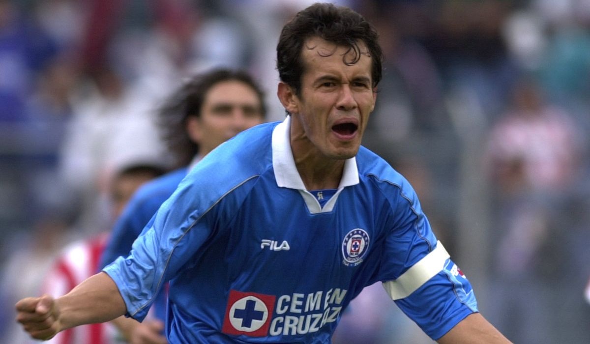 Juan Reynoso es uno de los hombres más referentes en la historia de Cruz Azul. Con el elenco mexicano, el 'Cabezón' consiguió ganar un Torneo de Invierno. Juan Reynoso es uno de los hombres más referentes en la historia de Cruz Azul. Con el elenco mexicano, el 'Cabezón' consiguió ganar un Torneo de Invierno.