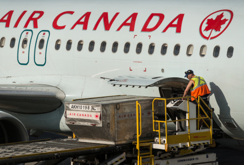 Canadá: Mujer se queda dormida durante su vuelo y despierta a oscuras dentro del avión vacío. (Getty)