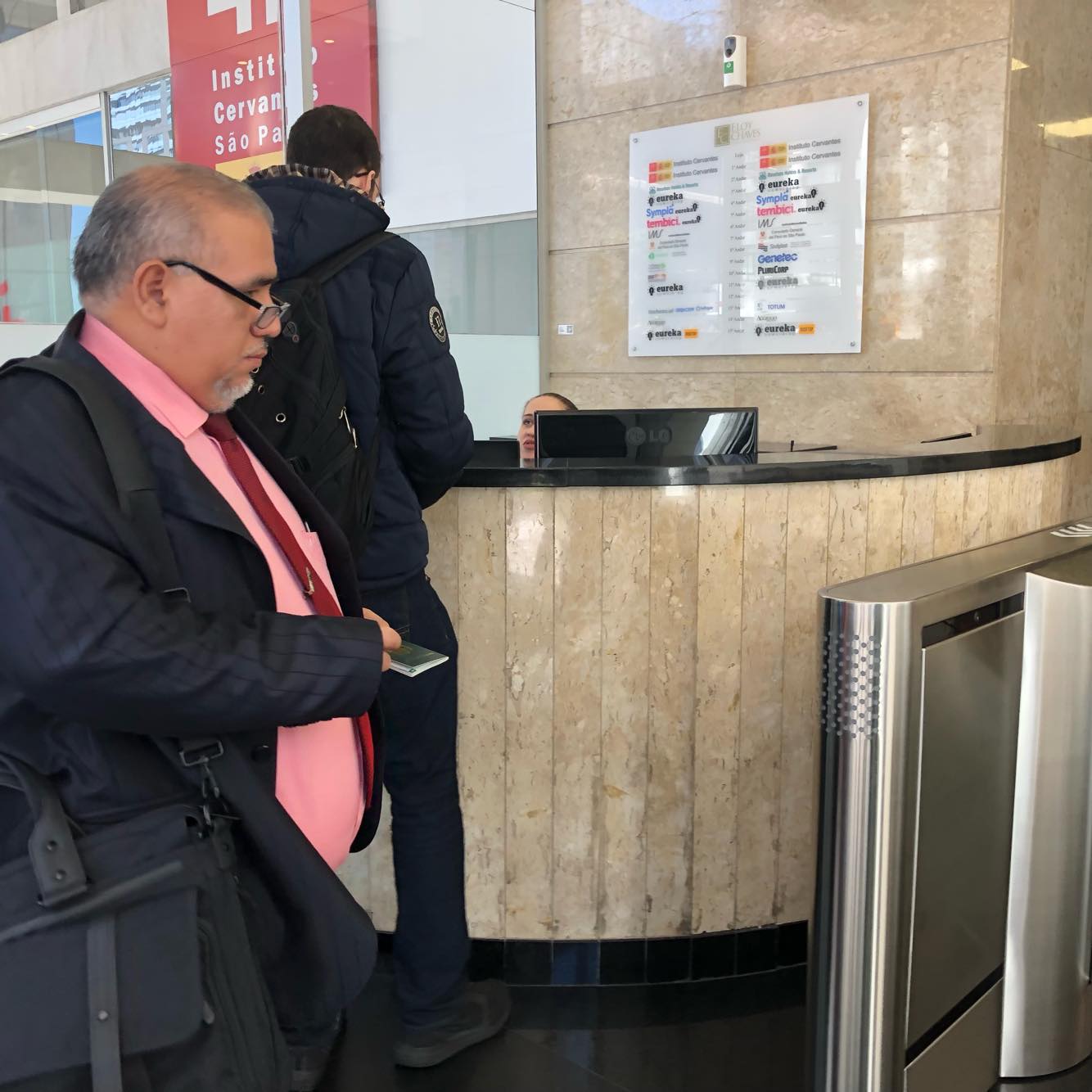 Fiscal Walter Villanueva en una diligencia en Brasil.
