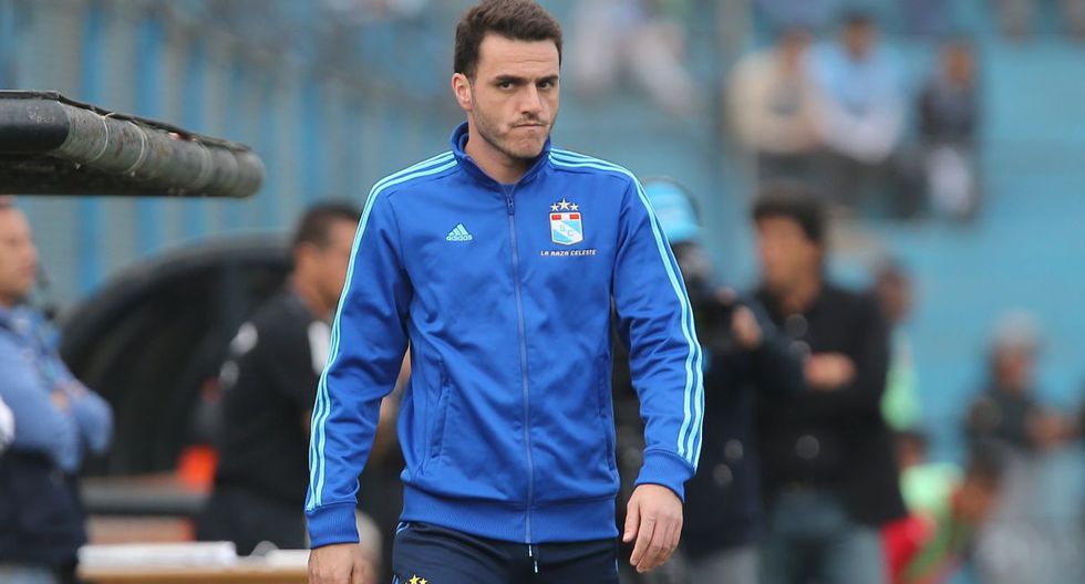 Buzo sporting cristal camiseta polo umbro deportivo hombre en Lima | Clasf  moda-y-accesorios