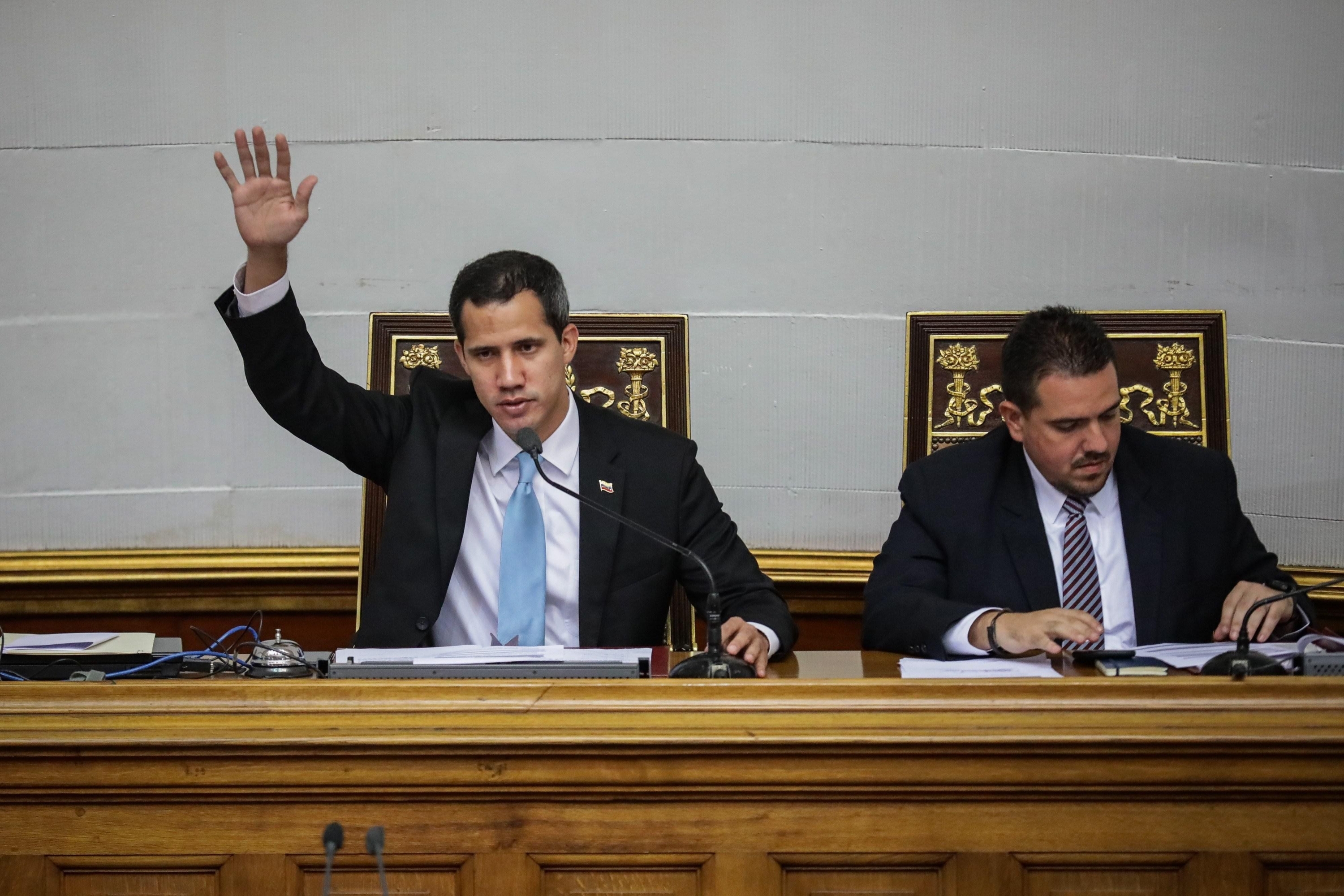 Guaidó denuncia militarización parcial de la sede del Parlamento venezolano
