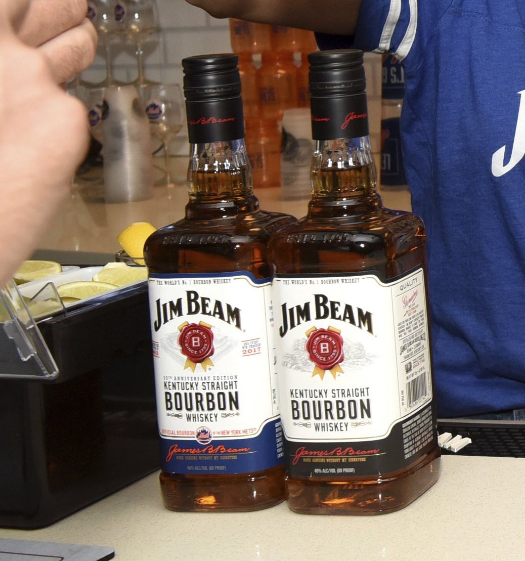 Jim Beam es considerada la marca de whiskey más grande del mundo. (AP)