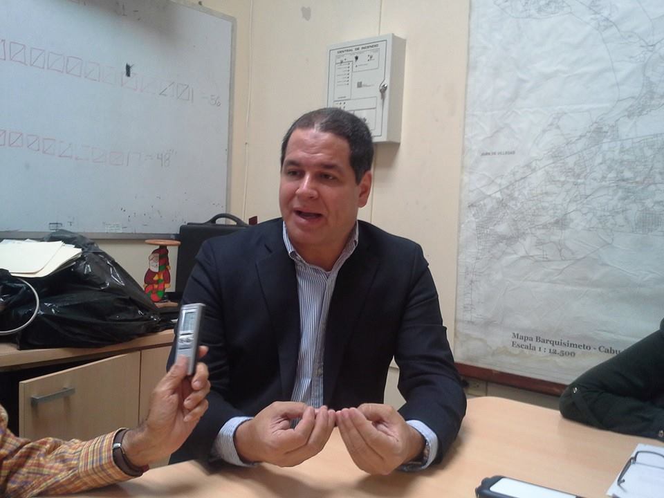 Diputado venezolano acusado de rebelión huye a Colombia por temor de prisión