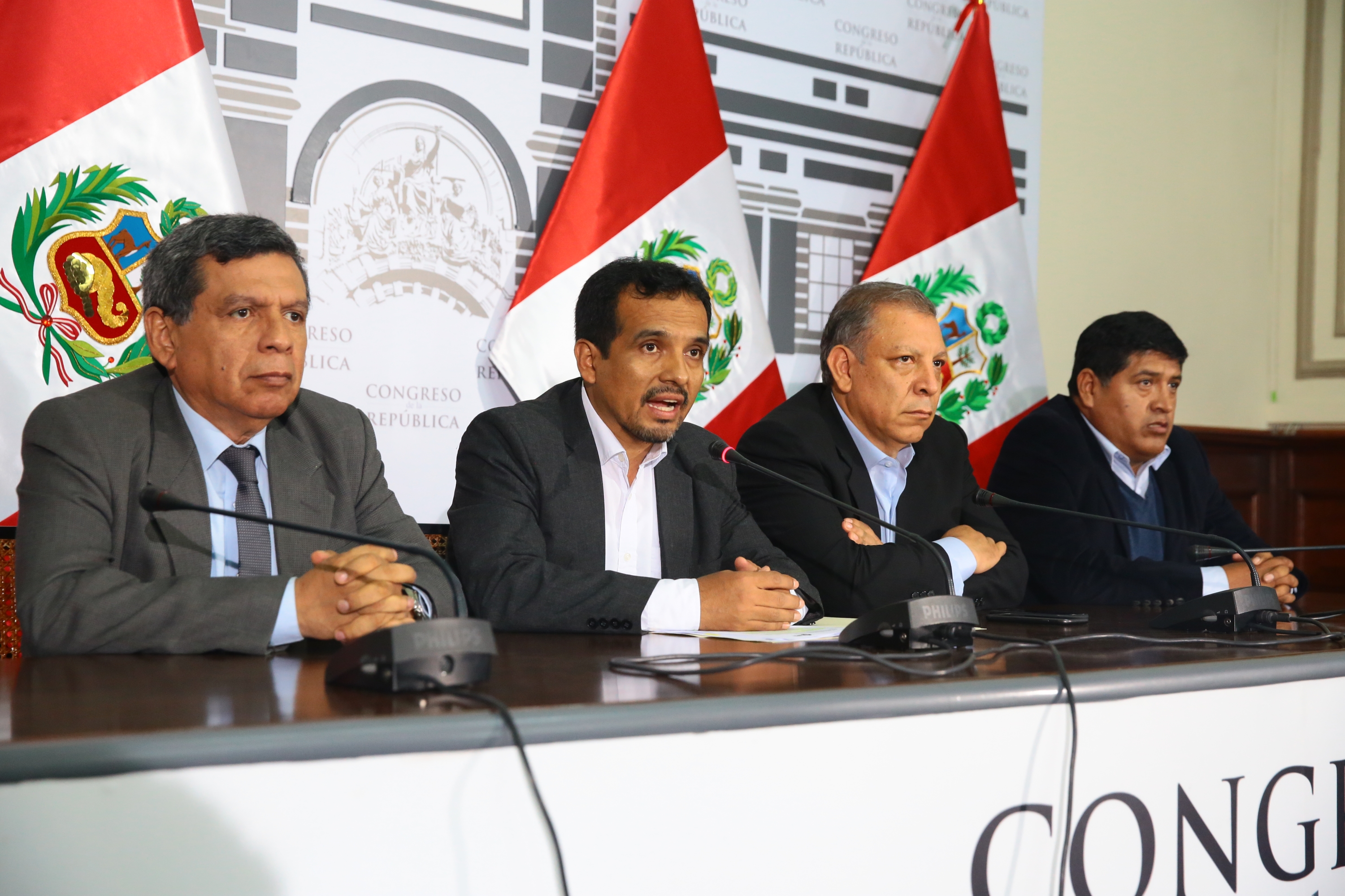 Martín Vizcarra: Frente Amplio votará en contra de la cuestión de confianza