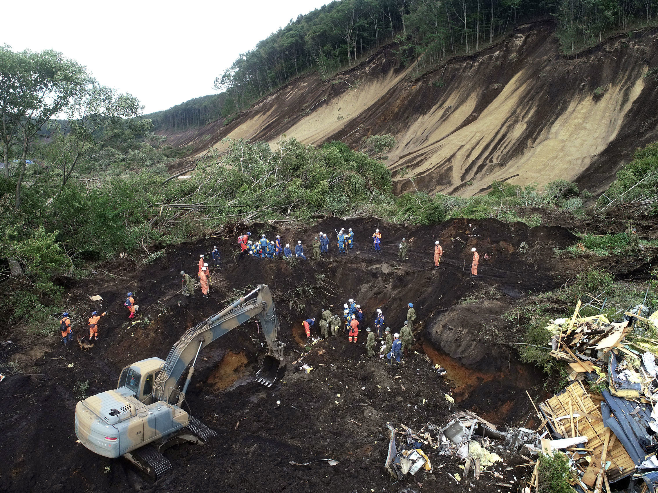 Japón: balance de muertos tras sismoasciende a 30