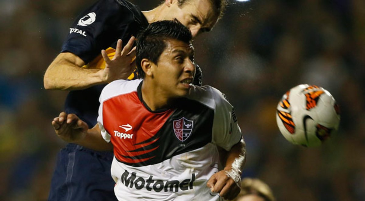 Rinaldo Cruzado tiene dos títulos internacionales en su vitrina: Iran Pro League con el Esteghlal Teherán (2009) y Torneo Final con Newell's de Argentina (2013). Rinaldo Cruzado tiene dos títulos internacionales en su vitrina: Iran Pro League con el Esteghlal Teherán (2009) y Torneo Final con Newell's de Argentina (2013).