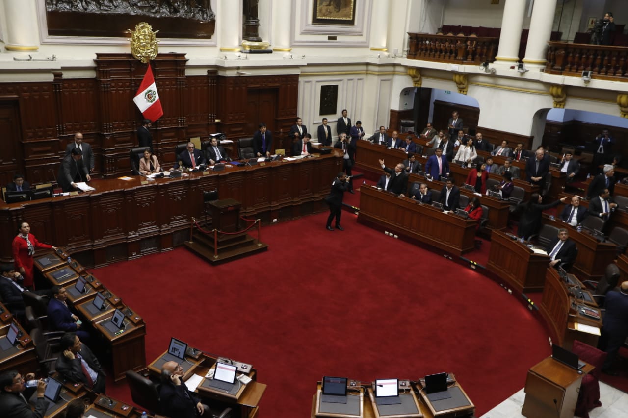 Congreso de la República aprobó suspender al presidente Martín Vizcarra