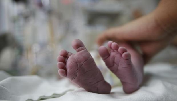 Piura: recién nacido se recupera tras ser abandonado en un baño público