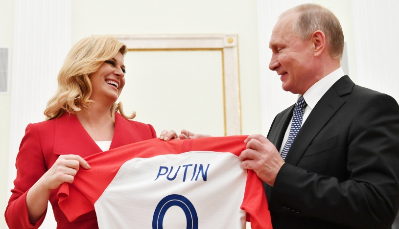 Presidenta Kolinda le regaló una camiseta de Croacia a Vladimir Putin
