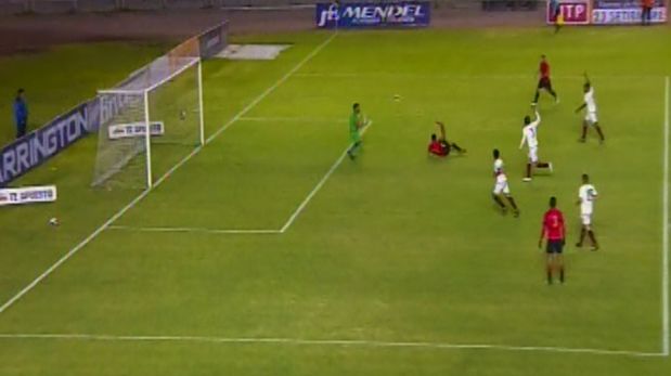 Universitario vs FBC Melgar: Espectacular 'chalaca' de Tulio Etchemaite se estrelló en el palo | VIDEO