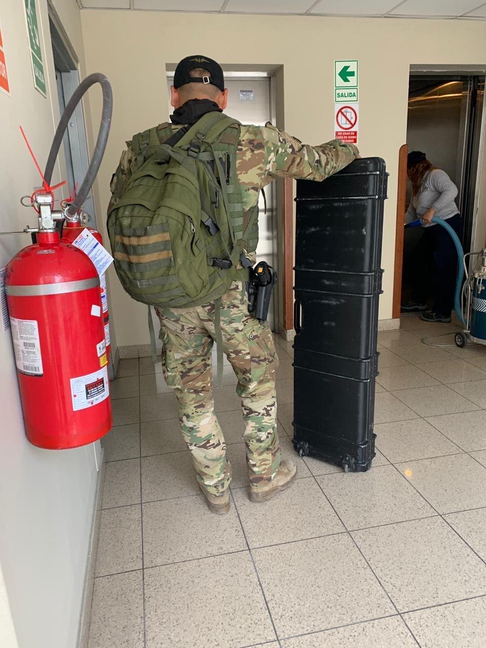 Personal de seguridad de la SUAT y de la DINOES se encuentra en la azotea del Congreso.