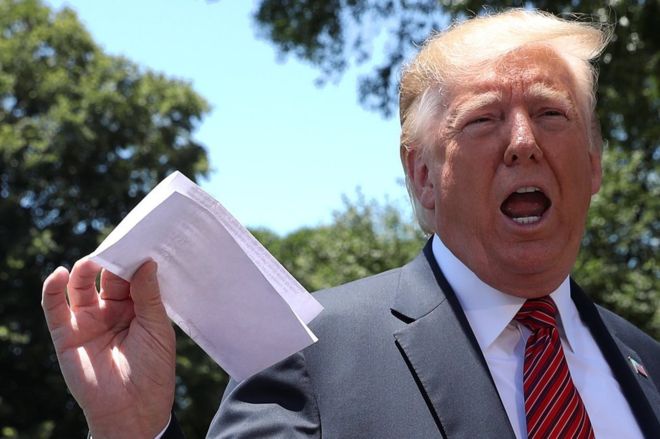 Qué dice el papel con el que Trump reveló sin querer detalles del acuerdo con México