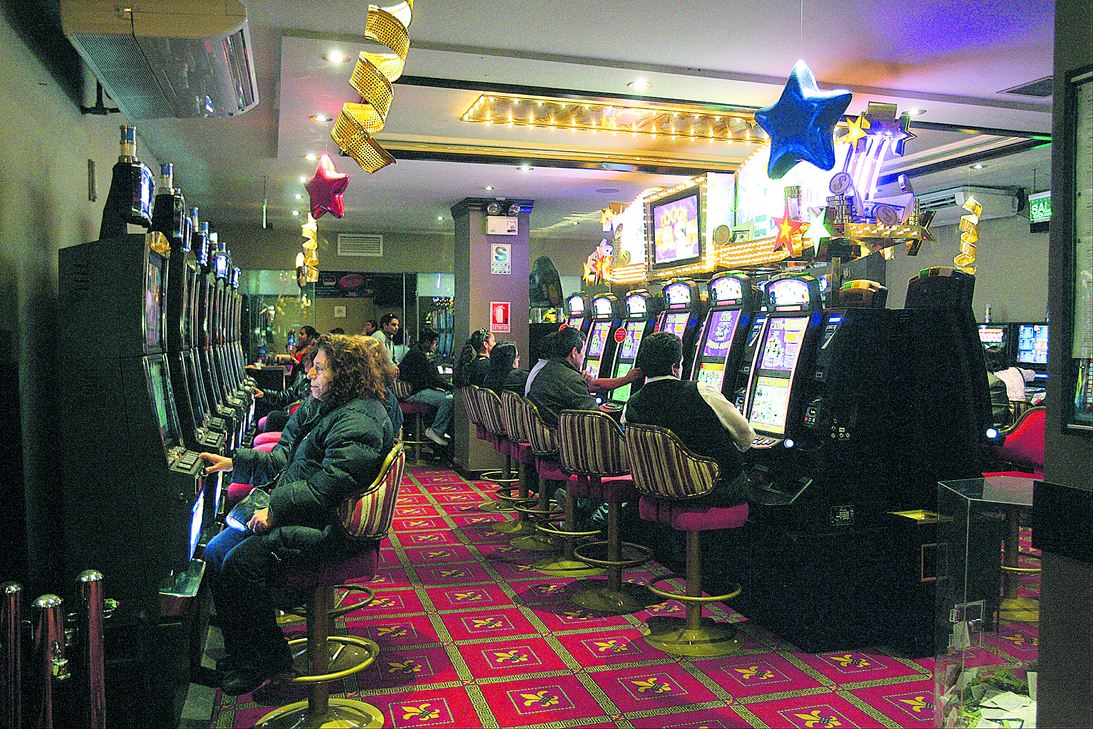 Congreso se enfrenta por derogación del ISC a casinos