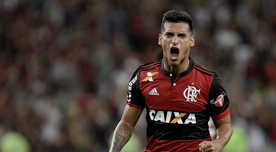 Se aleja de Flamengo: el futuro de Miguel Trauco estaría en la MLS