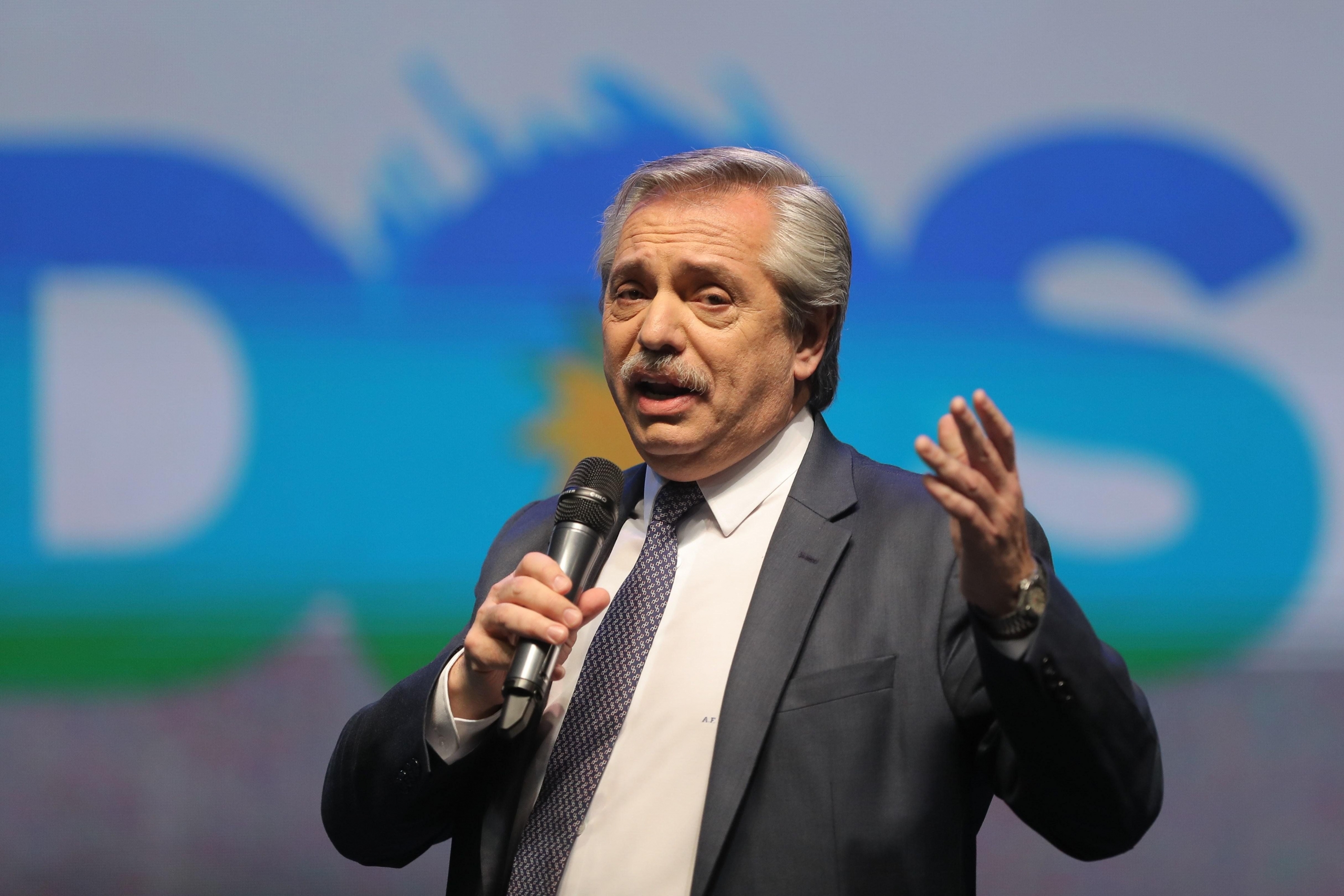 El candidato a presidente Alberto Fernández del partido Frente De Todos participa en el acto de cierre de campaña. (Foto: EFE)