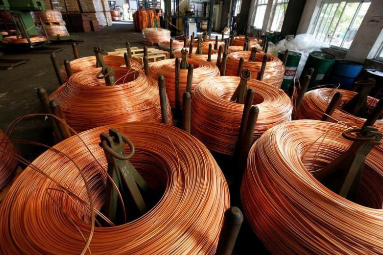 Precio del cobre cae a su nivel más bajo del año