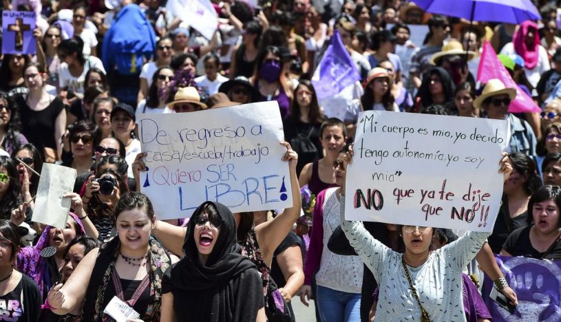 México: Manifestantes salen a las calles exigiendo frenar ola de feminicidios