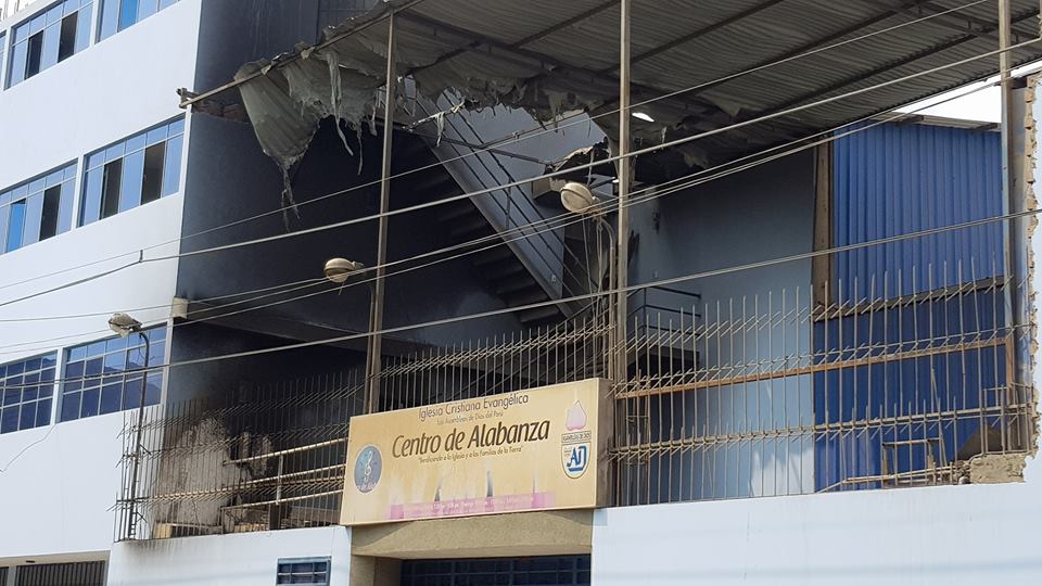 San Juan de Lurigancho: incendio se registró en iglesia de Canto Grande | VIDEO