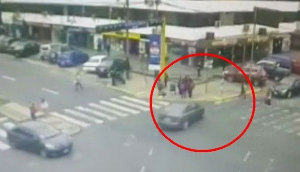 Miraflores: más de 20 vehículos se pasan la luz roja cada 10 minutos en zona del accidente