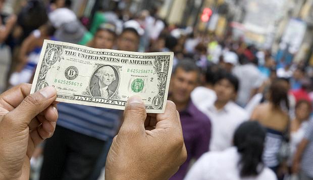 Tipo de cambio baja en medio de caída global del dólar tras elecciones en EE.UU.