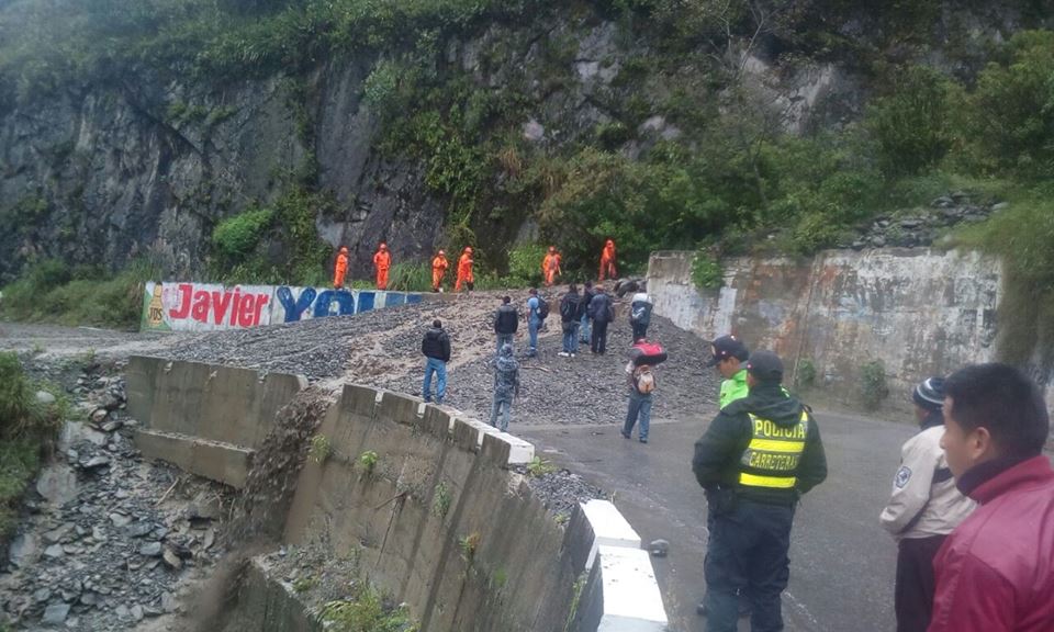 Junín: cientos de vehículos quedan varados por caída de huaico