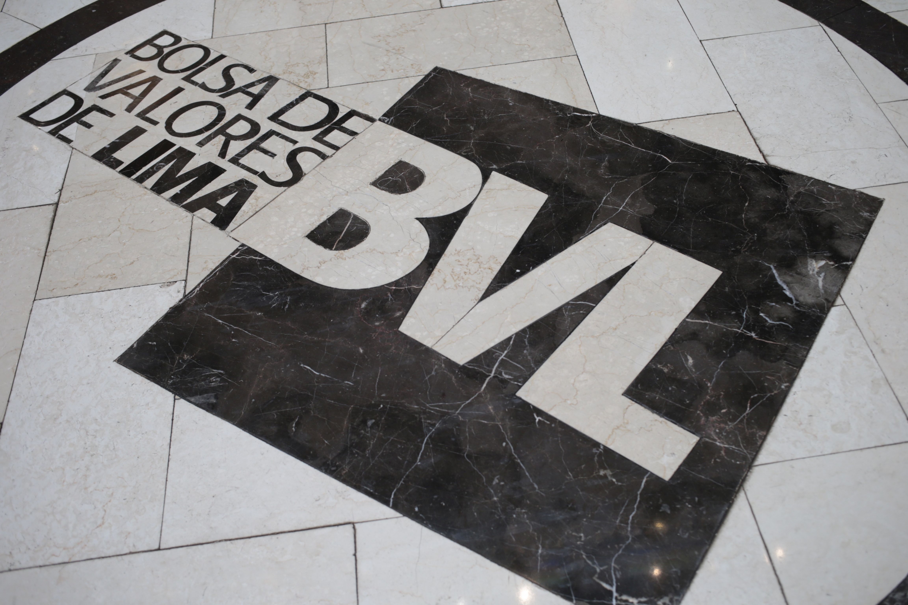BVL cerró este miércoles al alza con una leve subida de 0,07%