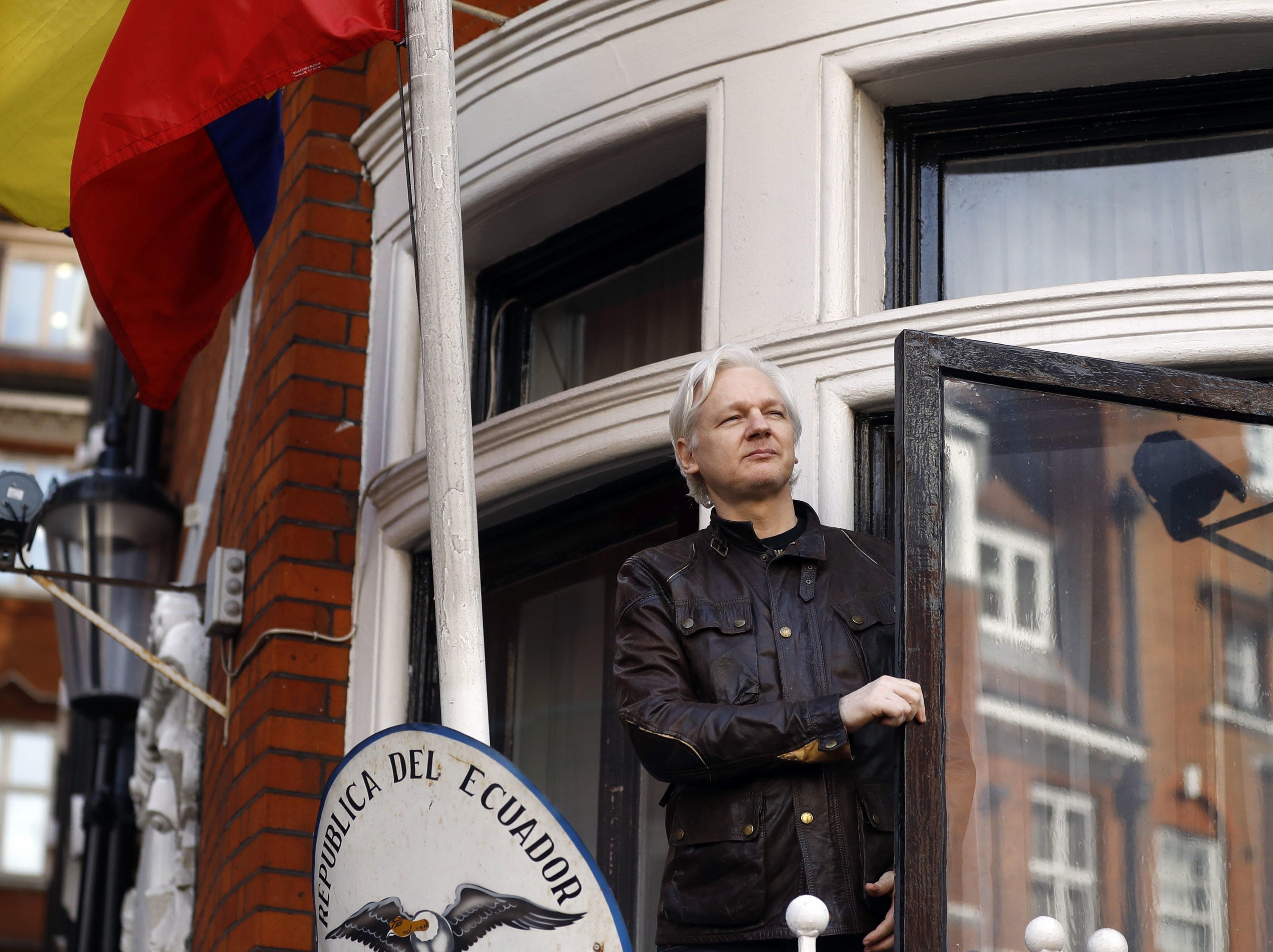 Ecuador dice que ciudadano sueco detenido visitaba con frecuencia a Julian Assange
