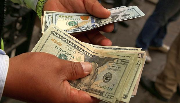 Tipo de cambio opera al alza por mayor demanda de dólares en el mercado local