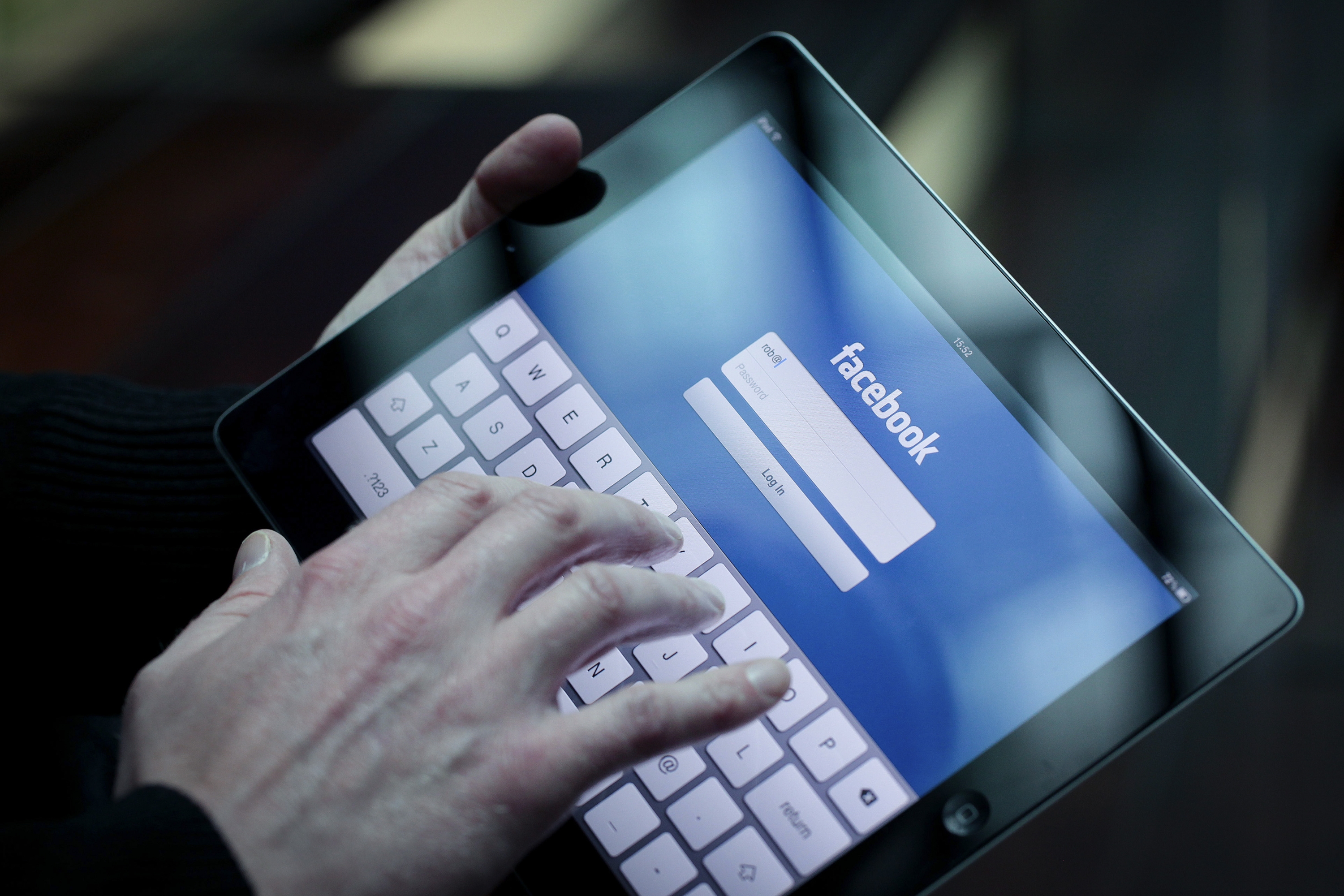 Cada vez más usuarios usan Facebook para buscar pareja, según estudio