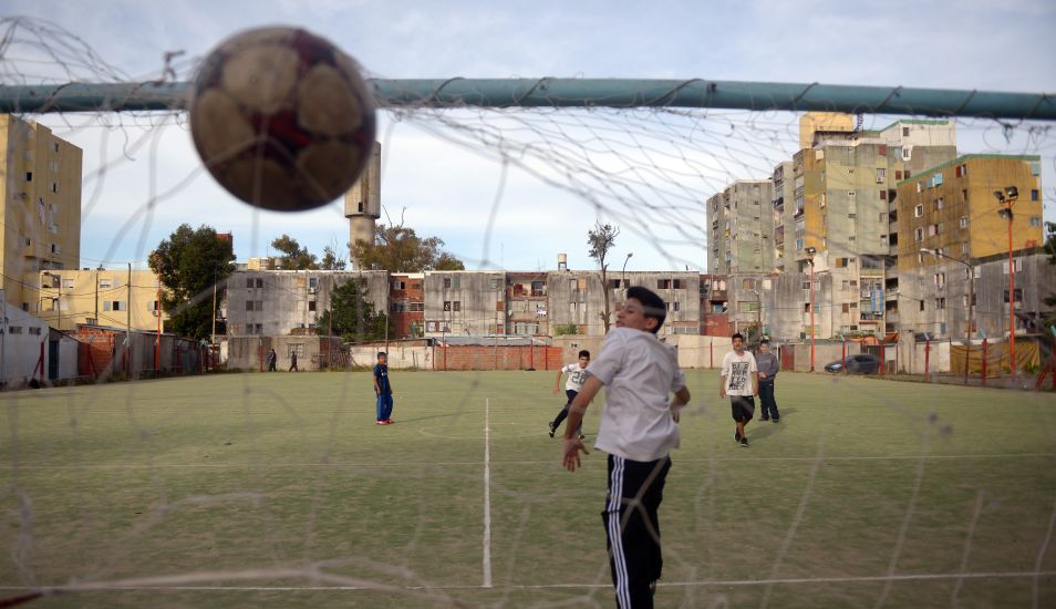 En el Fuerte Apache se inculca a los niños adolescentes practicar deporte. (Foto: AFP)