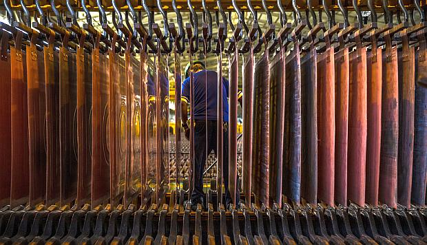 Cobre opera a la baja por dudas sobre la demanda de metales en China