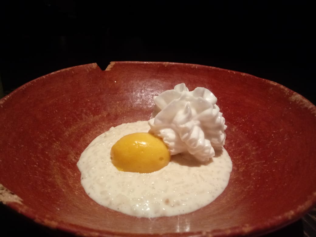 Arroz con mango y arroz con leche de coco.