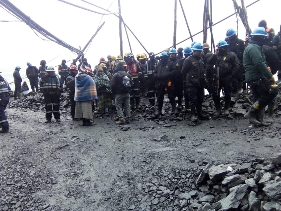 Puno: identifican seis cadáveres hallados en socavón de mina de oro