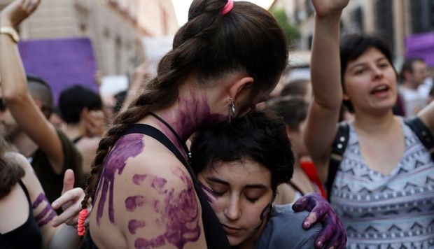 España: mantienen libertad para condenados en caso La Manada