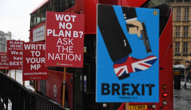 El futuro de Theresa May pende de un hilo. (Foto: EFE)