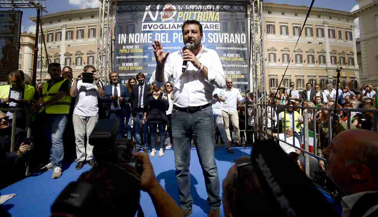 Matteo Salvini participó en una manifestación durante el nuevo voto de confianza del gobierno de Giuseppe Conte. (Foto: AFP)