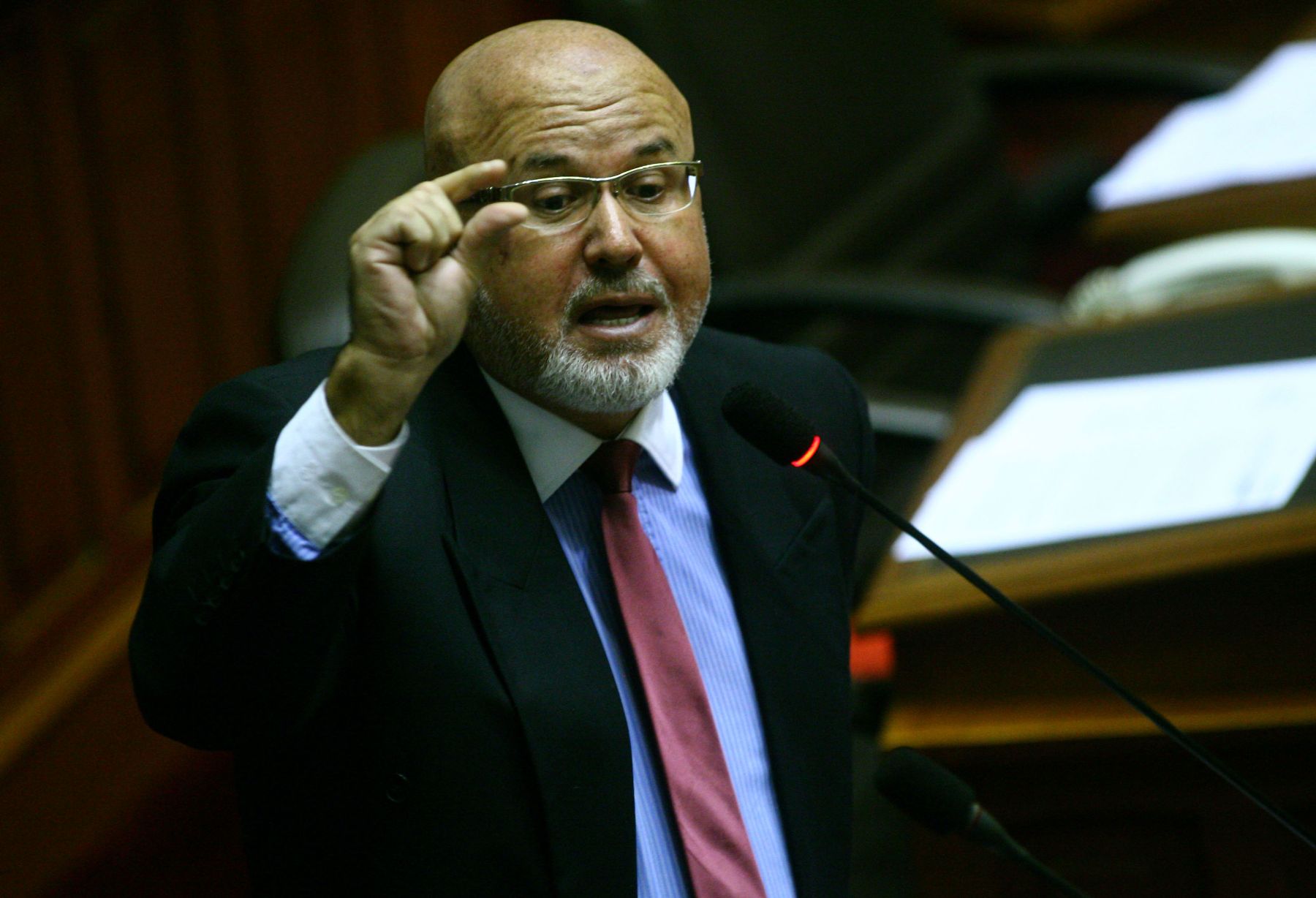 Carlos Bruce dice que Keiko Fujimori 'peca de ignorancia'